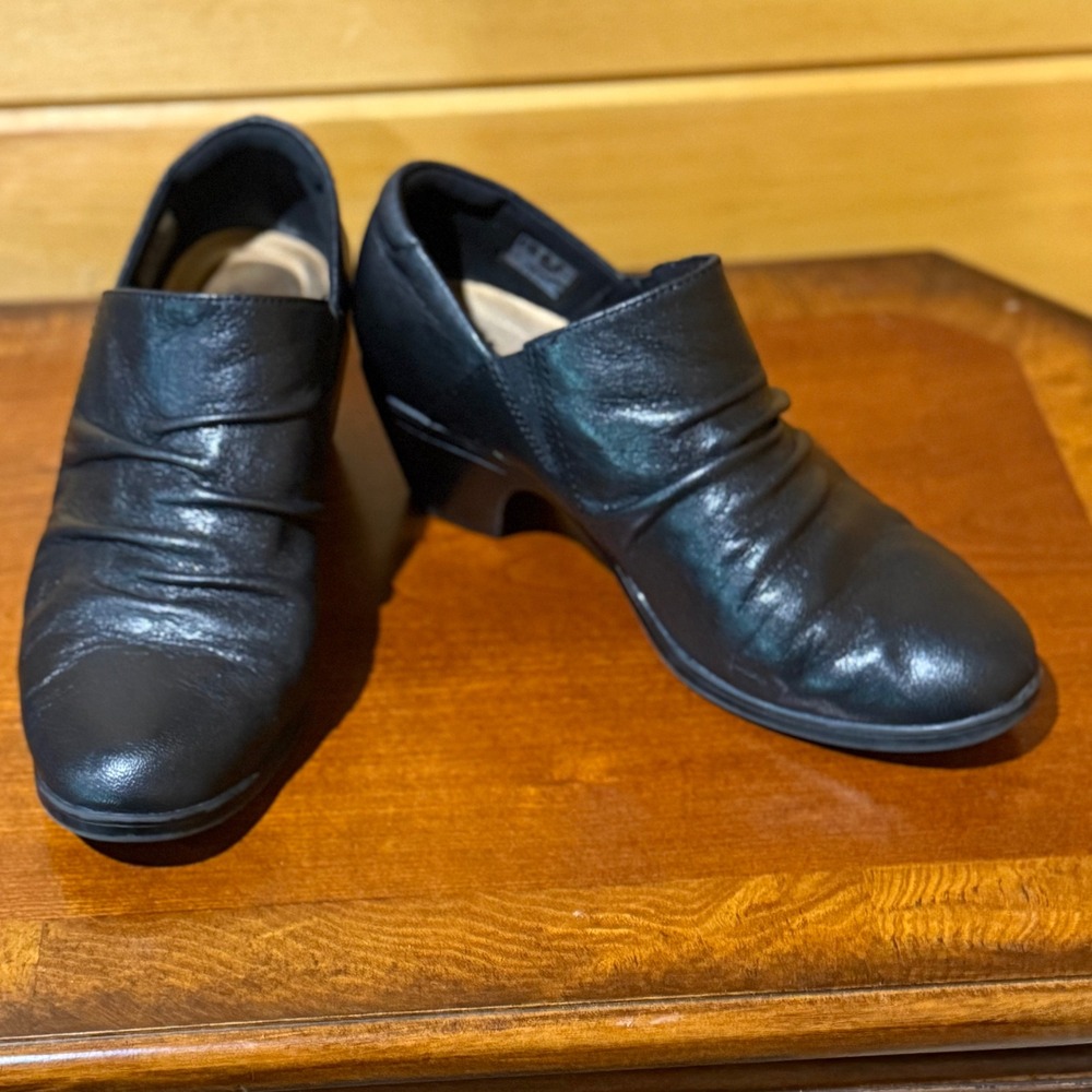 Clarks Collection Womens 8W Black Leather Ruched Block Heel Shooties Booties